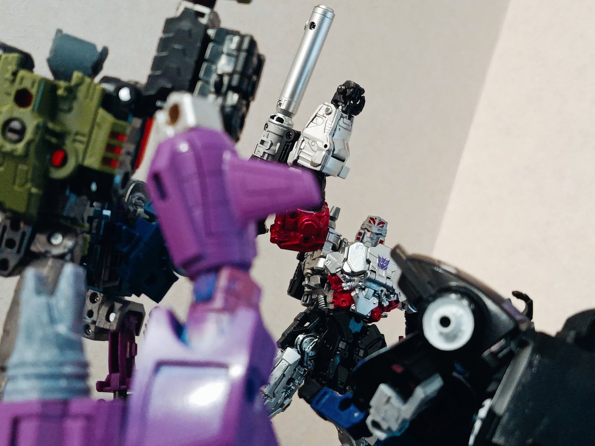 eNGeGG_tf's tweet image. -DECEPTICONS! RISE UP
Finished my difinitive Megatron from ss109 mold! Inspired by animated, WFC and IDW incarnation