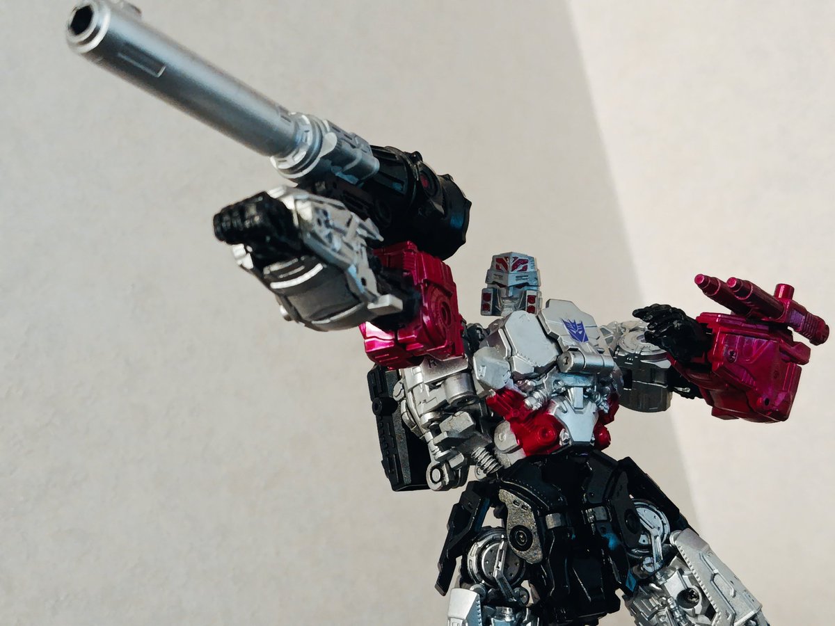 eNGeGG_tf's tweet image. -DECEPTICONS! RISE UP
Finished my difinitive Megatron from ss109 mold! Inspired by animated, WFC and IDW incarnation