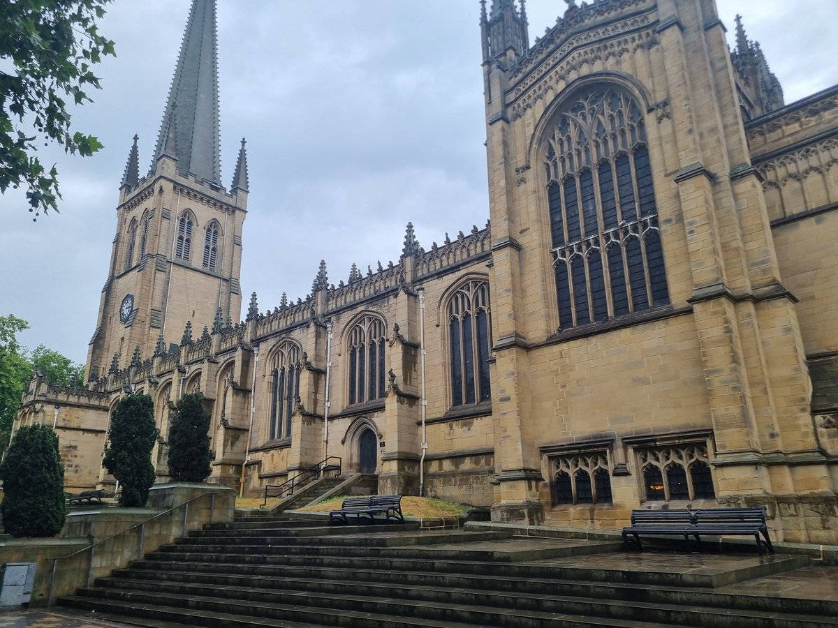 scouse_mouse_20's tweet image. Wakefield today to visit a lovely National Trust property. Nostell Priory is absolutely fabulous. Too wet to fully explore the grounds, but the kitchen garden was well maintained. Then over to the Cathedral. A great building with lovely stained glass windows