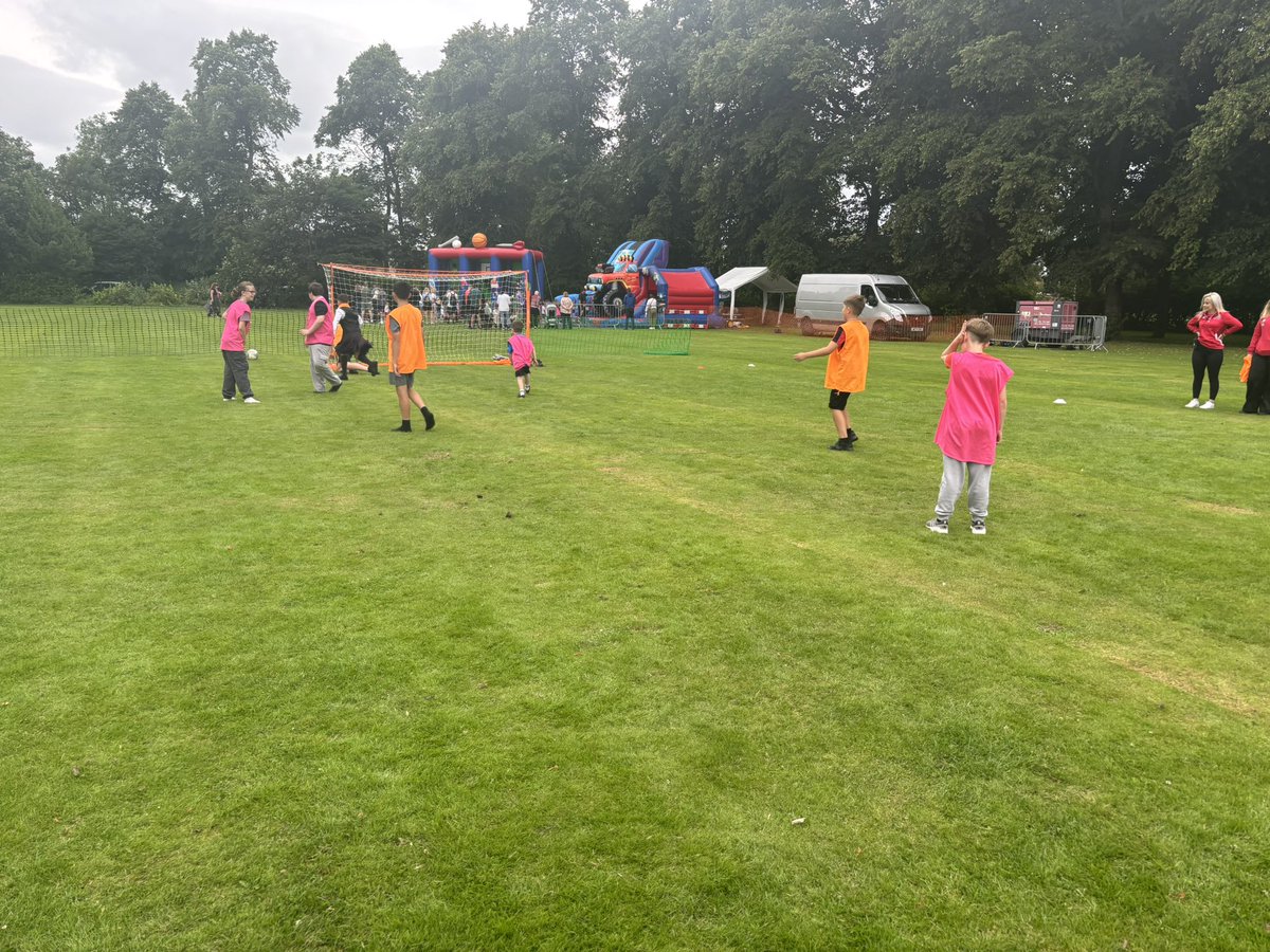 Street Stuff™️ (@smfcstreetstuff) on Twitter photo Plenty of #football fun today at #renfrewpipeband championships and thanks also to <a href="/PSOSRenfInver/">Police Scotland Renfrewshire & Inverclyde</a> for showing off their footballing skills ⚽️⚽️⚽️ Plenty of #football fun today at #renfrewpipeband championships and thanks also to <a href="/PSOSRenfInver/">Police Scotland Renfrewshire & Inverclyde</a> for showing off their footballing skills ⚽️⚽️⚽️