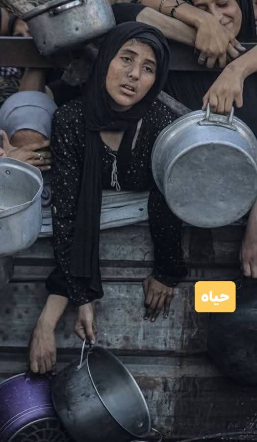 كيف يطيب لك طعام وتحلو لك حياة، وإخوانك في ڠـزة جوعى لا يأكلون، والله ما هي بأخلاق أهل الإسلام، ولا حتى مروءة أهل الجاهلية !!
#غزة_تموت_جوعا