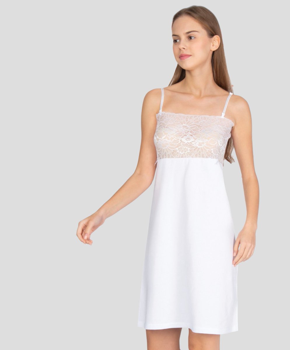 Zarif dantel detayına sahip olan ve ayarlanabilir askısıyla kolaylık sunan gecelik modelleri renk seçenekleriyle 1V1Y.COM’da!

#1v1y #gecelik #underwear #kadıniçgiyim #evgiyim #1v1ywear #shopping #1v1ycom