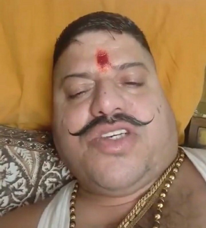 Kranti Kumar (@kraantikumar) on Twitter photo BIGGEST NEWS ЁЯЪи рд╕рдорд╛рдЬрд╡рд╛рджреА рдкрд╛рд░реНрдЯреА рдХреА рд╕рд╛рдВрд╕рдж рдЗрдХрд╝рд░рд╛ рд╣рд╕рди рдХрд╛ рдЕрдкрдорд╛рди рдХрд┐рдпрд╛ рдЧрдпрд╛ рд╣реИ.
рдиреНрдпреВрдЬрд╝ рдХрд░рдгреА рд╕реЗрдирд╛ рдХреЗ рд░рд╛рд╖реНрдЯреНрд░реАрдп рдЙрдкрд╛рдзреНрдпрдХреНрд╖ рдпреЛрдЧреЗрдВрджреНрд░ рд░рд╛рдгрд╛ рдиреЗ рд╡реАрдбрд┐рдпреЛ рдЬрд╛рд░реА рдХрд░ рдХрд╣рд╛ рд╣реИ, рд╡реЛ рдЗрдХрд╝рд░рд╛ рд╣рд╕рди рд╕реЗ рдирд┐рдХрд╛рд╣ рдХреБрдмреВрд▓ рдлрд░рдорд╛рддреЗ рд╣реИрдВ,
рдШрд░ рдореЗрдВ рдирдорд╛рдЬ рдЕрджрд╛ рдХрд░рдиреЗ рдХреА рдЗрдЬрд╛рдЬрдд рджреЗрдВрдЧреЗ, рдФрд░ рдУрд╡реИрд╕реА рдореБрдЭреЗ рдЬреАрдЬрд╛ рдХрд╣реЗрдВ.
рд╡реАрдбрд┐рдпреЛ рдмрдирд╛рдХрд░ рдЗрд╕ рддрд░рд╣ BIGGEST NEWS ЁЯЪи рд╕рдорд╛рдЬрд╡рд╛рджреА рдкрд╛рд░реНрдЯреА рдХреА рд╕рд╛рдВрд╕рдж рдЗрдХрд╝рд░рд╛ рд╣рд╕рди рдХрд╛ рдЕрдкрдорд╛рди рдХрд┐рдпрд╛ рдЧрдпрд╛ рд╣реИ.
рдиреНрдпреВрдЬрд╝ рдХрд░рдгреА рд╕реЗрдирд╛ рдХреЗ рд░рд╛рд╖реНрдЯреНрд░реАрдп рдЙрдкрд╛рдзреНрдпрдХреНрд╖ рдпреЛрдЧреЗрдВрджреНрд░ рд░рд╛рдгрд╛ рдиреЗ рд╡реАрдбрд┐рдпреЛ рдЬрд╛рд░реА рдХрд░ рдХрд╣рд╛ рд╣реИ, рд╡реЛ рдЗрдХрд╝рд░рд╛ рд╣рд╕рди рд╕реЗ рдирд┐рдХрд╛рд╣ рдХреБрдмреВрд▓ рдлрд░рдорд╛рддреЗ рд╣реИрдВ,
рдШрд░ рдореЗрдВ рдирдорд╛рдЬ рдЕрджрд╛ рдХрд░рдиреЗ рдХреА рдЗрдЬрд╛рдЬрдд рджреЗрдВрдЧреЗ, рдФрд░ рдУрд╡реИрд╕реА рдореБрдЭреЗ рдЬреАрдЬрд╛ рдХрд╣реЗрдВ.
рд╡реАрдбрд┐рдпреЛ рдмрдирд╛рдХрд░ рдЗрд╕ рддрд░рд╣