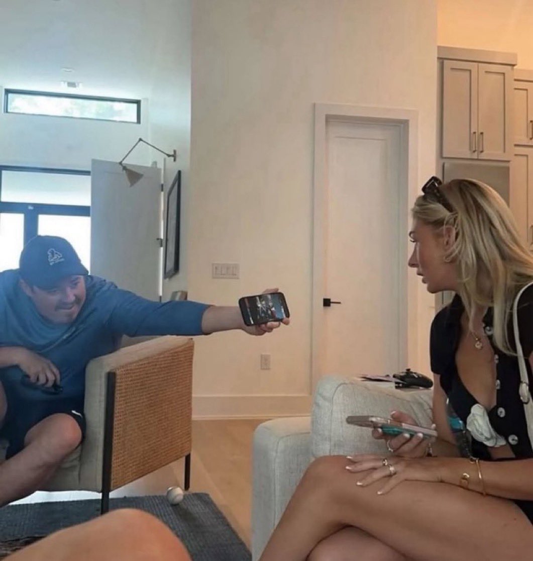 SSN_Eagles's tweet image. Me showing my wife all the photos of the players with their rings
