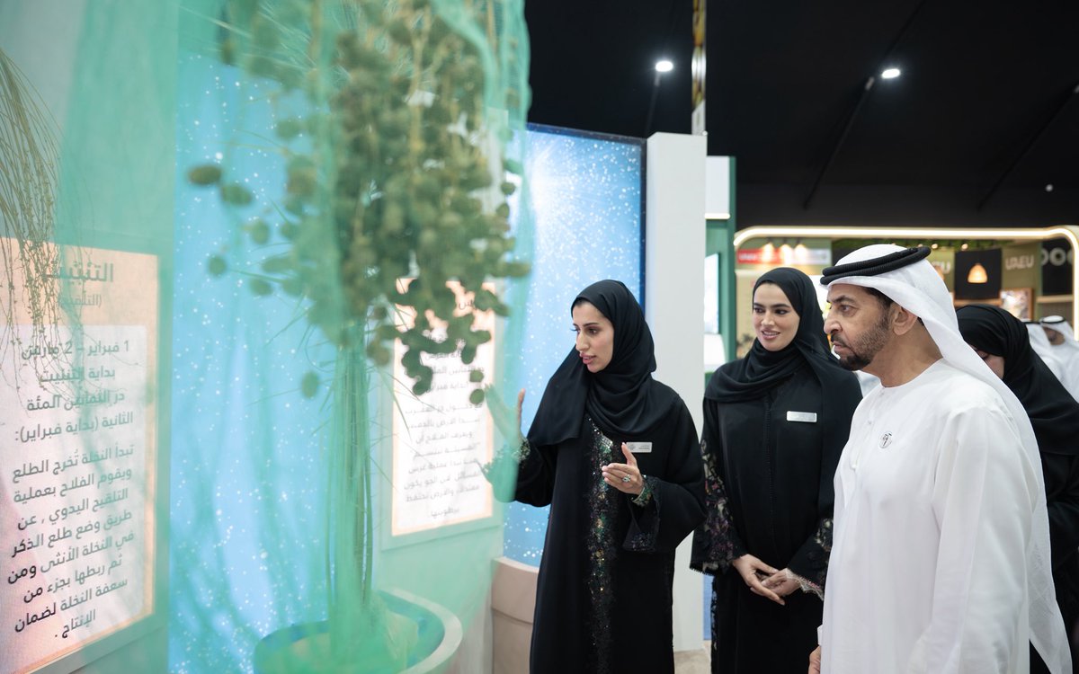 أفرحتني زيارة مهرجان ليوا للرطب 2025، الذي يمثل منصة وطنية رائدة للاحتفاء بتراث النخيل، وتعزيز مفاهيم الاستدامة الزراعية. وخلال الزيارة، اطلعت على الجهود المتميزة المبذولة في دعم المزارعين، وتوظيف التقنيات الحديثة في تحسين جودة الإنتاج، إلى جانب البرامج الرامية إلى صون النخلة