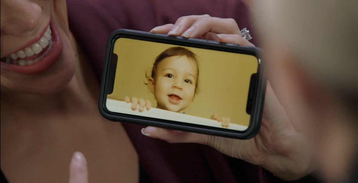 app_settings's tweet image. it’s so funny when shows get phones wrong because how the heck did they give this iPhone TWO NOTCHES 😭😭