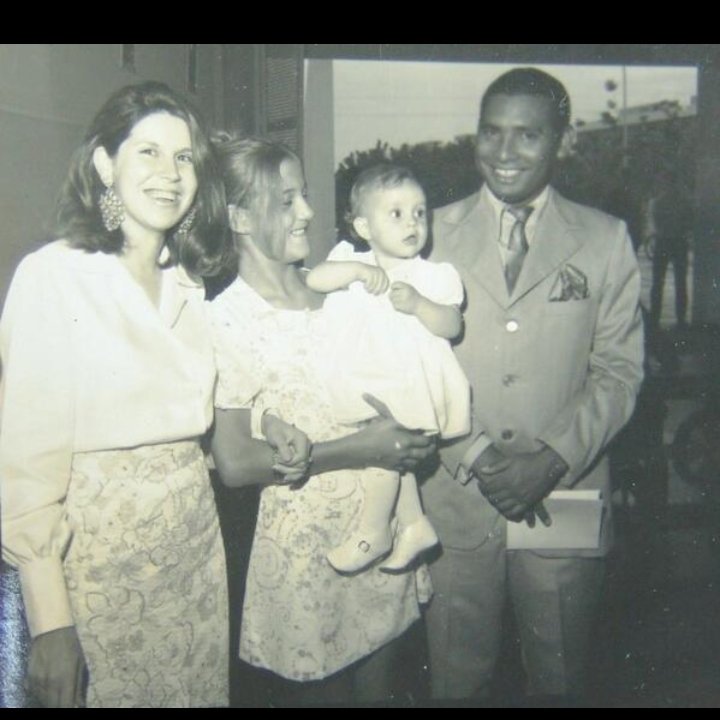 schmittpaula's tweet image. Este é meu padrinho, C. Advogado, e venezuelano, ele escolheu arriscar a vida p defender pessoas perseguidas pela ditadura na Venezuela. Fiquei sabendo recentemente q ele morreu na prisão. Que os homens de coragem sejam lembrados pelo que deixaram de bom no mundo. Obrigada, C❤️