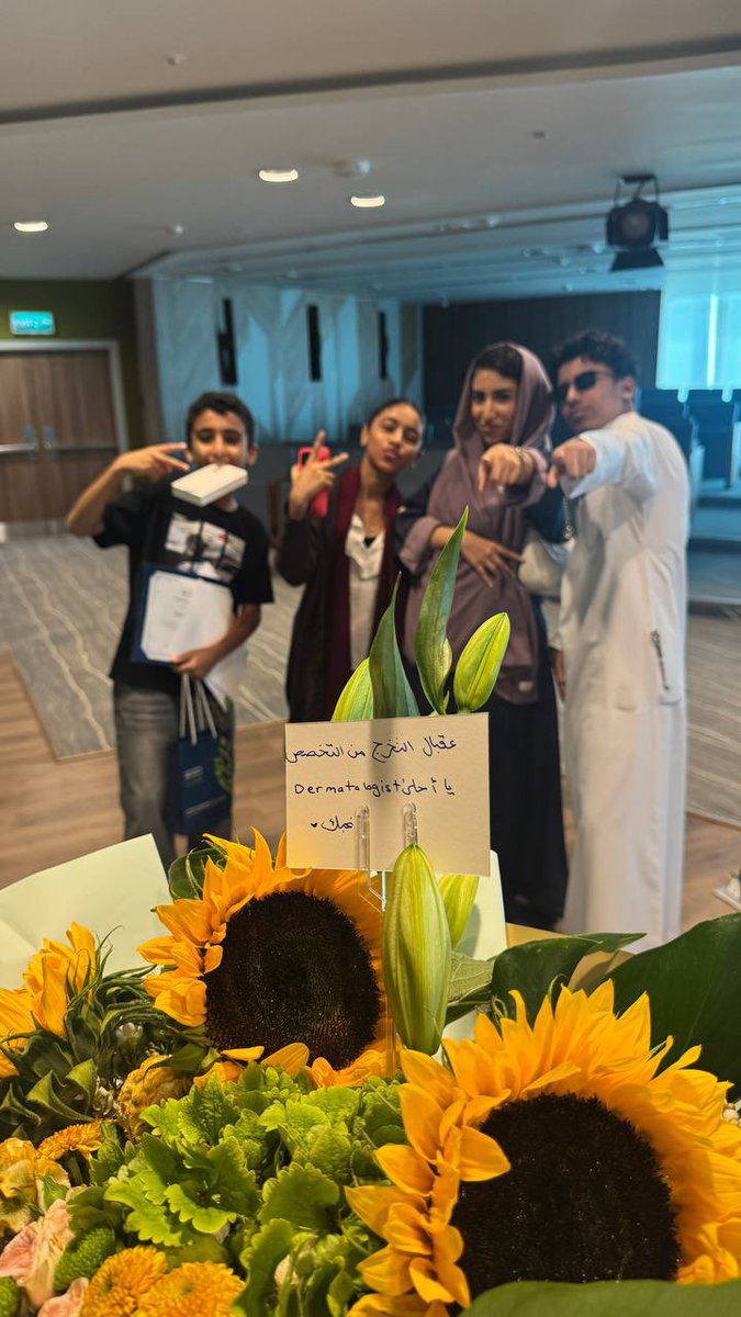 xno0r_12's tweet image. الحمدلله، فخورة بحصولي على المركز الأول كـ (أفضل متدربة) 🥇✨

نواة ما كانت تدريب عابر، كانت مساحة نكبر فيها، نشتغل على نفسنا، ونطلع منها بنسخة أقوى..

سموها نواة، وأنا حولتها لثمرة نجاح تنكتب فيها بدايتنا♥️

#NAWAH_225