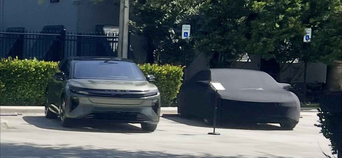 OmarAtway's tweet image. What a beautiful morning here in Palm Beach Florida for a gravity delivery @LucidMotors