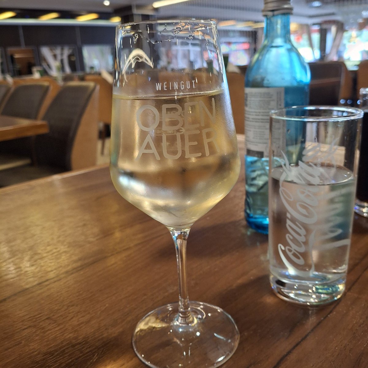 Ich war die Tage in unterschiedlichen Restaurants &amp; kenne jetzt die Beziehungsgeschichte von Maja &amp; Patrick,die Weigerung von Antonio sich fürs Lärmfeuer zu engagieren &amp; ich weiß,das Klaus-Dieter nach Ghana auswandert. 
Aber der Mann meint immer, ICH wäre laut...😁😁