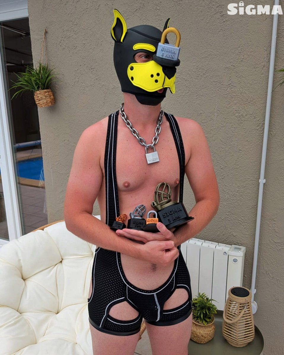 🔒 5 years of chastity!

Here's my 5th trophy. A little late, the printer almost broke down… before me 😏

Still locked and ready for another extra year 😈

Thanks <a href="/ATEKA_lthr/">ATEKA</a> and <a href="/SamRber/">SaM Rber 😈🔥💦 (52K) 🔜 Obsession Lille</a> for the print 😇