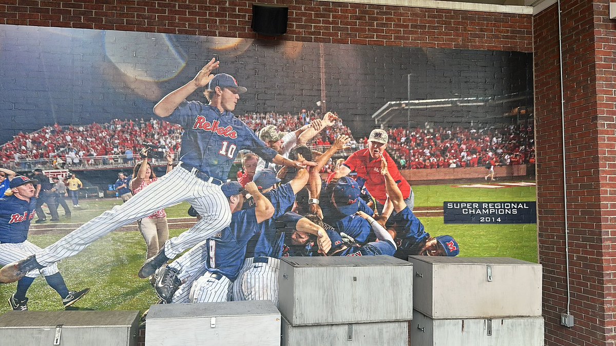 First thing we see walking into Swayze. Celebrating in the old Tigue 😡