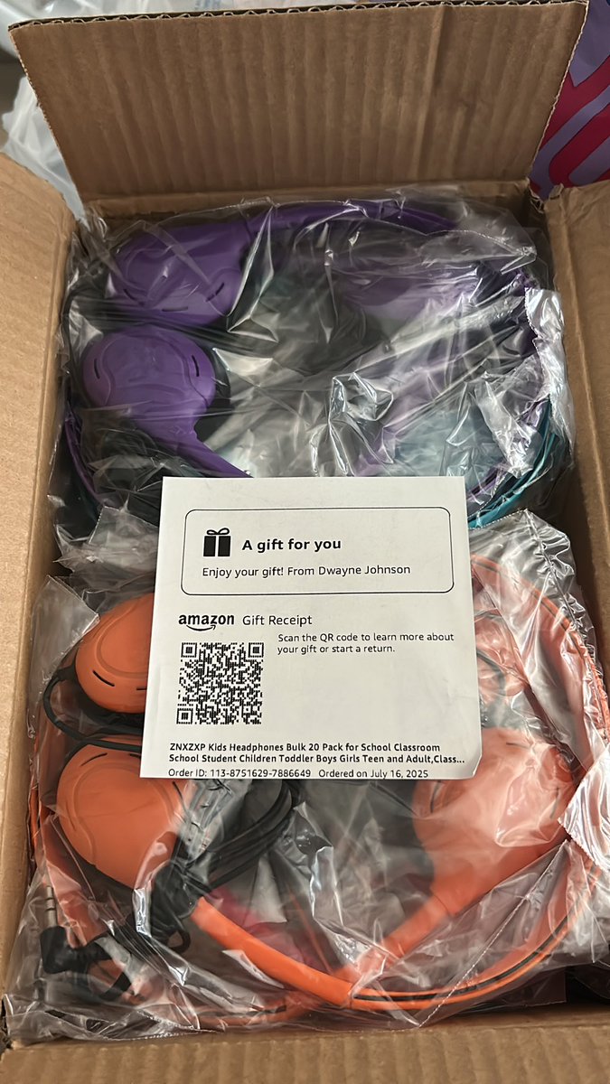 ctran217's tweet image. I want to thank who bought this on my teacher wishlist!!! 

Was this you @TheRock? lol

Thank you to whoever bought me the headphones. 

amazon.com/hz/wishlist/dl…