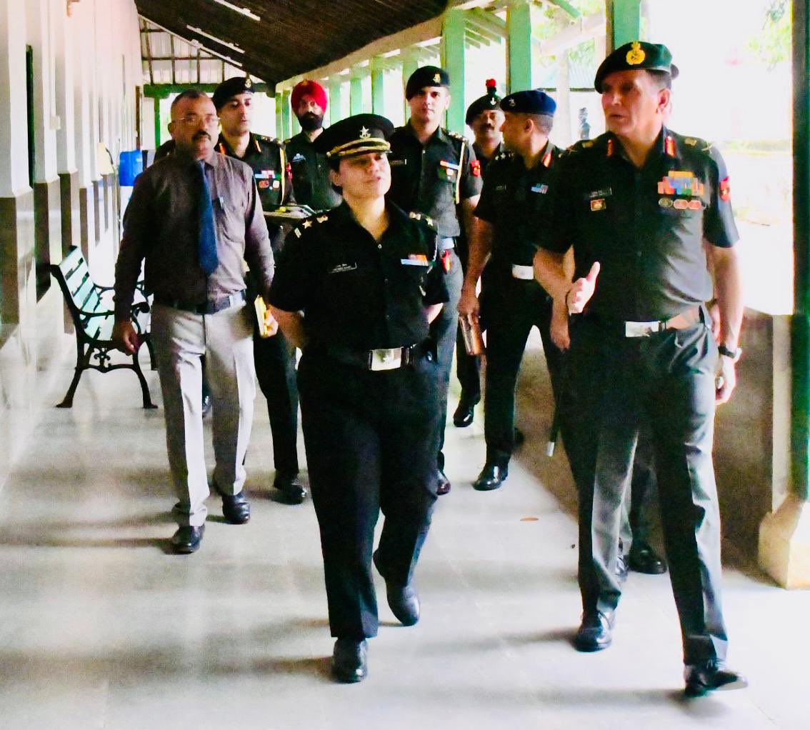 IaSouthern's tweet image. Lt Gen Dhiraj Seth, PVSM, AVSM, GOC-in-C, #SouthernCommand, visited Rashtriya Military School, #Belagavi, a cradle of #MilitaryLeadership.
During the visit, the Army Commander appreciated the school’s infrastructure and training facilities enabling holistic development of…