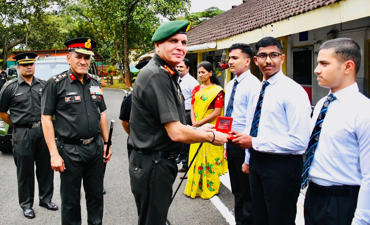 IaSouthern's tweet image. Lt Gen Dhiraj Seth, PVSM, AVSM, GOC-in-C, #SouthernCommand, visited Rashtriya Military School, #Belagavi, a cradle of #MilitaryLeadership.
During the visit, the Army Commander appreciated the school’s infrastructure and training facilities enabling holistic development of…