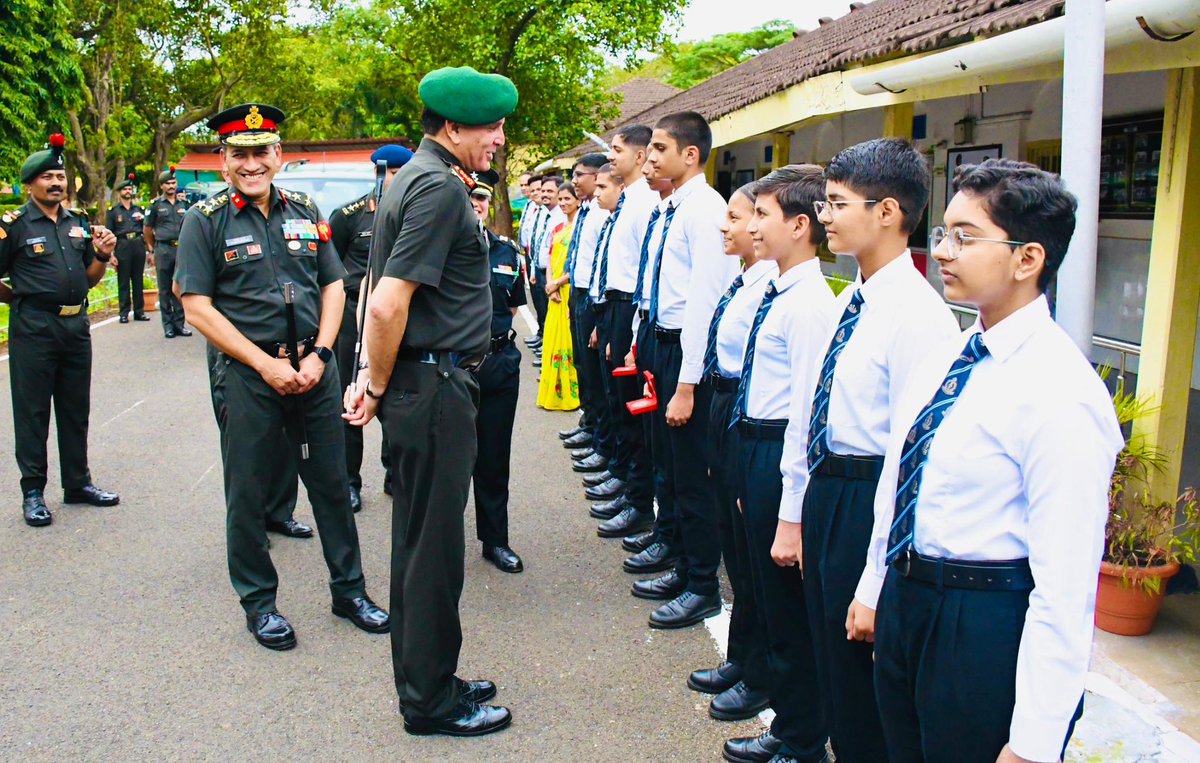 IaSouthern's tweet image. Lt Gen Dhiraj Seth, PVSM, AVSM, GOC-in-C, #SouthernCommand, visited Rashtriya Military School, #Belagavi, a cradle of #MilitaryLeadership.
During the visit, the Army Commander appreciated the school’s infrastructure and training facilities enabling holistic development of…