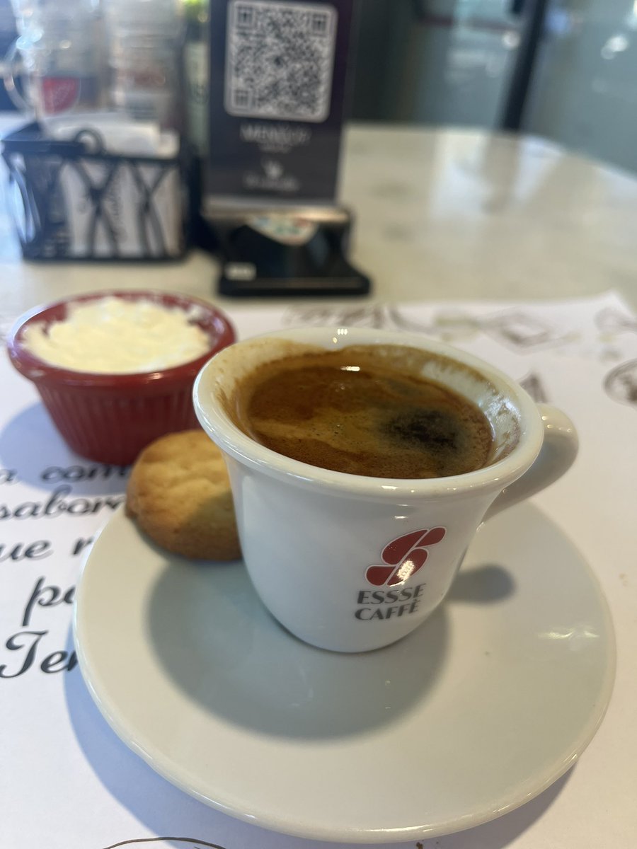 GabyVallory's tweet photo. Una vez que salís a desayunar o almorzar sola a diferentes lugares se convierte en un viaje de ida 😍 https://t.co/0yauXRLVub