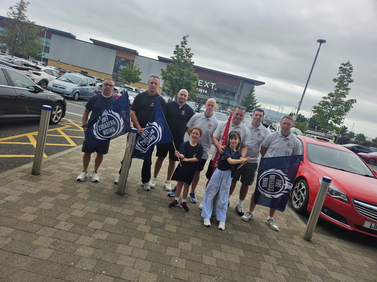 FBUScotland's tweet image. 🔥FBU officials and members out in force in Port Glasgow Retail Park and the Oak Mall in Greenock highlighting to the public the potential dangers of the proposed cuts to the Scottish Fire and Rescue Service in Inverclyde🔥🚒@fbunational @FbuEast @FBUScotNorth @WestScotlandFBU…