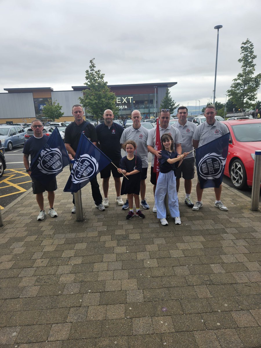 FBUScotland's tweet image. 🔥FBU officials and members out in force in Port Glasgow Retail Park and the Oak Mall in Greenock highlighting to the public the potential dangers of the proposed cuts to the Scottish Fire and Rescue Service in Inverclyde🔥🚒@fbunational @FbuEast @FBUScotNorth @WestScotlandFBU…