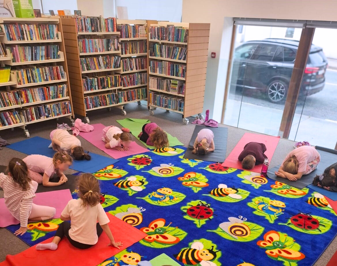 corkcolibrary's tweet image. Breathe like a dragon, walk like a giant, swim with selkies and fly away with the fairies ✨
Thank you Mandy from Seanachai Yoga for bringing fairytales to life at #MitchelstownLibrary ⭐
#HealthyIrelandAtYourLibrary #WhatLibrariesDo
@LibrariesIre