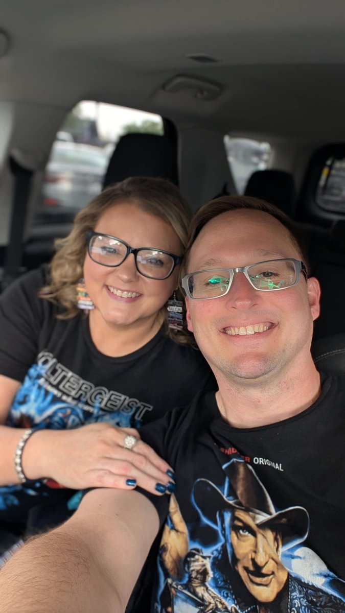 JonHarless21's tweet image. Had a great time at @therealjoebob's How Rednecks Saved Hollywood in Nashville last night. Got to hang out with the love of my life (@Gwenharless ) and some great friends in Nashville. #MutantFam #MutantBookClub @kinky_horror @wdodson52