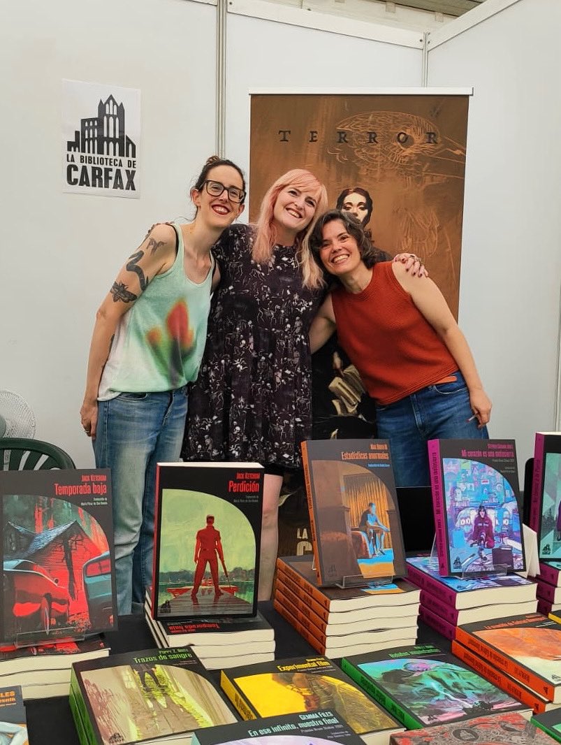 La biblioteca de Carfax (@bibliocarfax) on Twitter photo Sophie White es un auténtico amor, estamos muy contentas de haberla conocido en persona 🖤🖤 <a href="/festivalcelsius/">Celsius 232</a> Sophie White es un auténtico amor, estamos muy contentas de haberla conocido en persona 🖤🖤 <a href="/festivalcelsius/">Celsius 232</a>