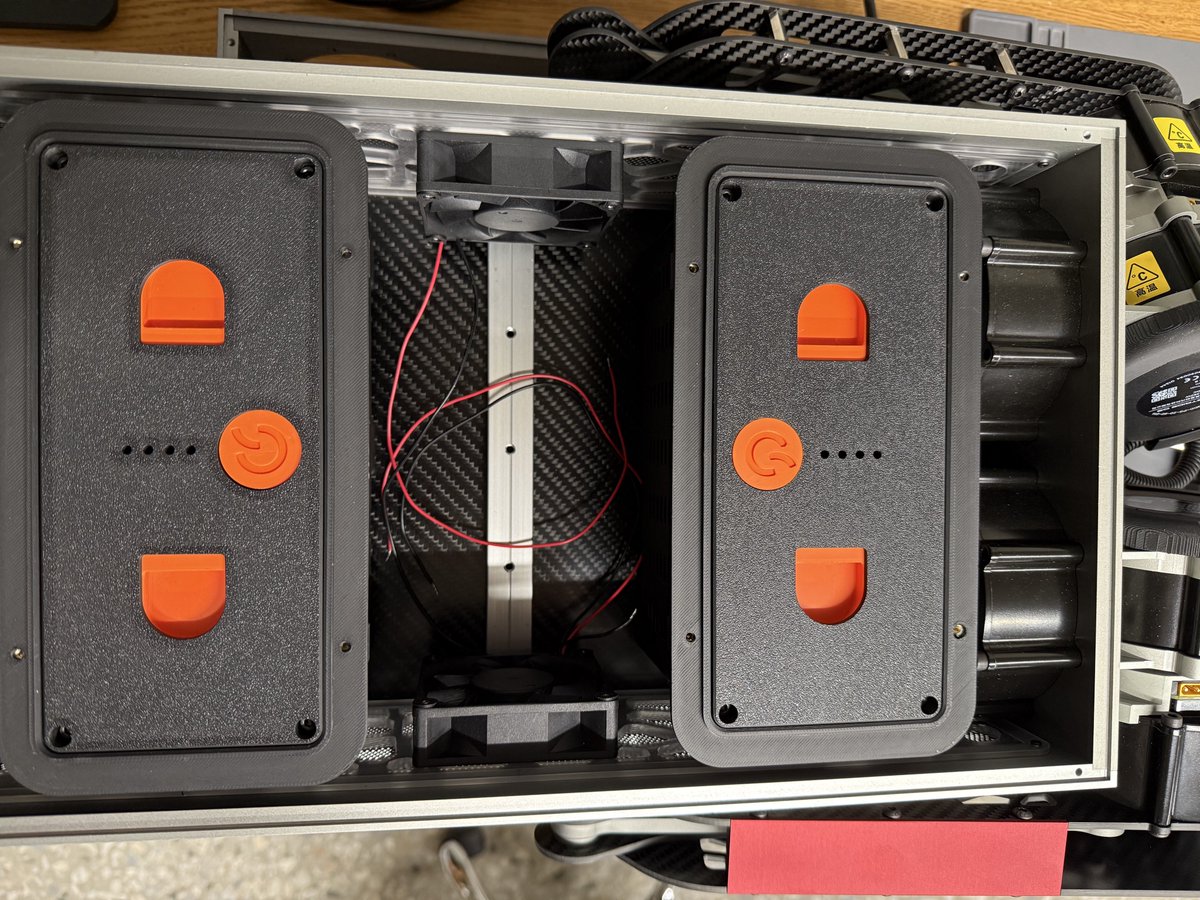suren_at's tweet image. weekend update: does your robot have fans? ❄️
