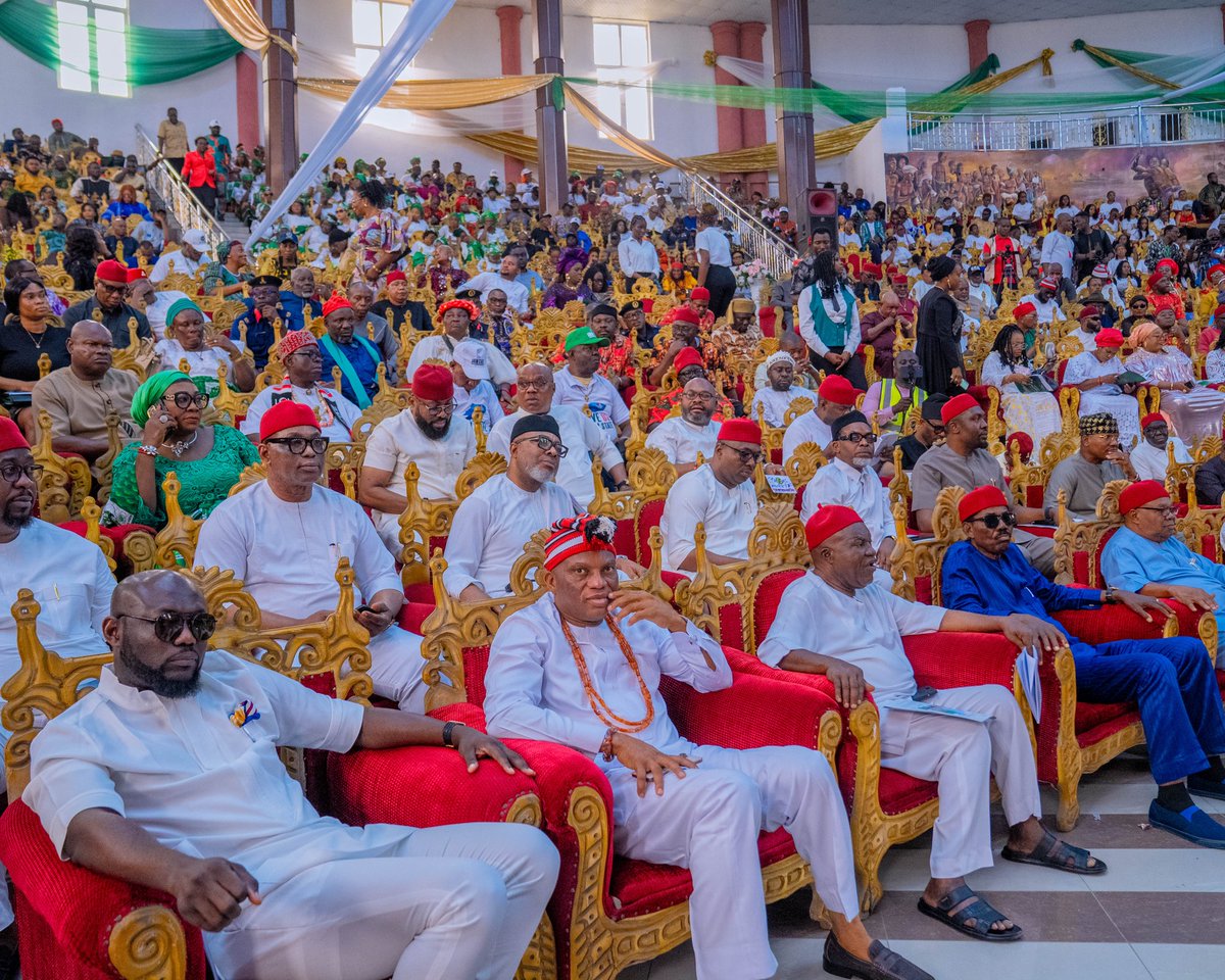 Hope_Uzodimma1's tweet image. In strengthening the unity in our diversity, our constitution must reflect our shared values and aspirations, not create loopholes for division. I made this clear while speaking at the South East, Center B, Public Hearing (Imo & Abia States) of the Review of the Constitution of…
