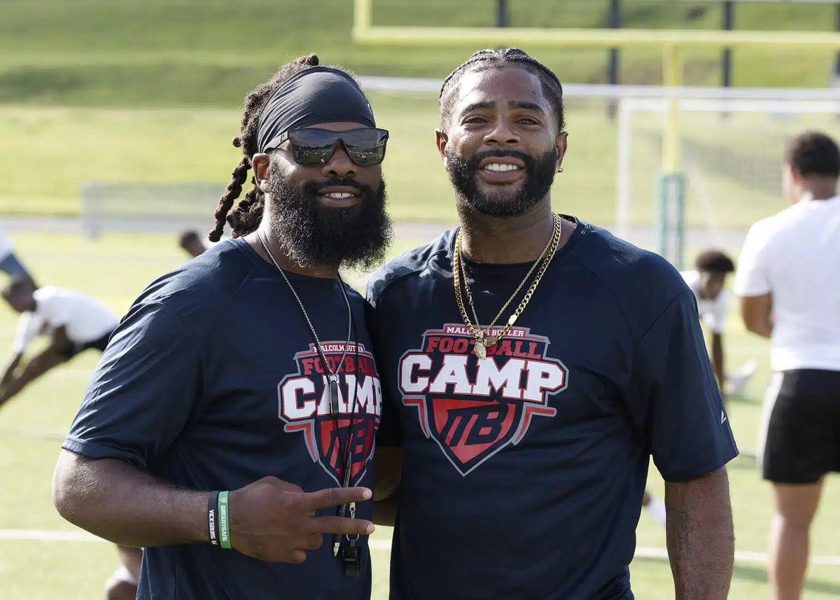 CoachLacey24's tweet image. Full circle moment…. In 2014, you were entering your rookie year and I was working at a Cracker Barrel starting a training business . Fast forward 11 years, my boy has won 2 Super Bowls, and I’m Head Football Coach! We continue to put in the work! That's Grind there !
🐊