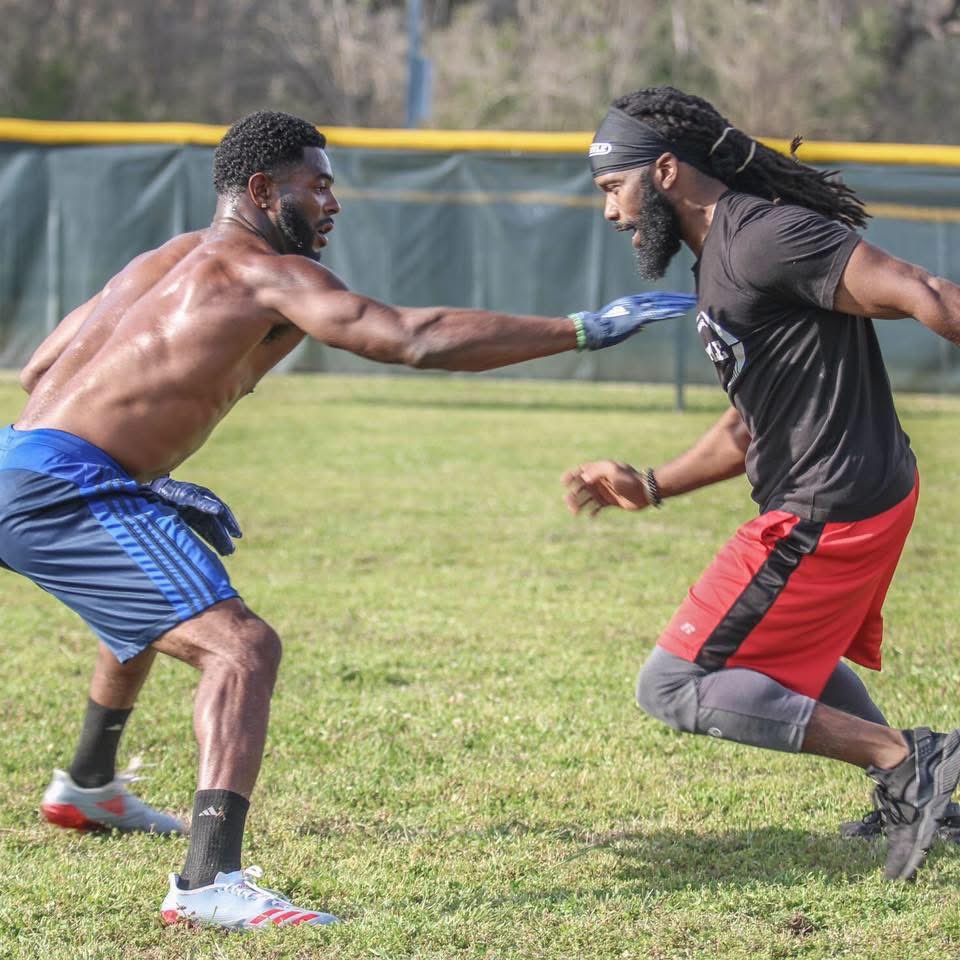 CoachLacey24's tweet image. Full circle moment…. In 2014, you were entering your rookie year and I was working at a Cracker Barrel starting a training business . Fast forward 11 years, my boy has won 2 Super Bowls, and I’m Head Football Coach! We continue to put in the work! That's Grind there !
🐊