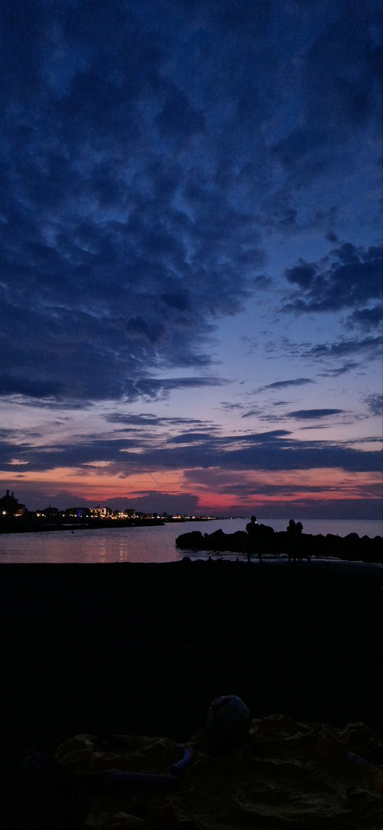 freespirit2311's tweet image. Il mare è di chi resta dopo il tramonto.....