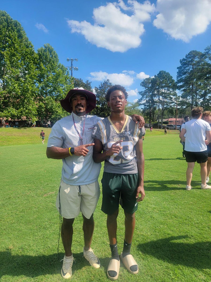 TheCharlesPrice's tweet image. I’m blessed to receive my first offer from Erskine College #ATGT
@CoachDHop_24 @CoachTerryAnton