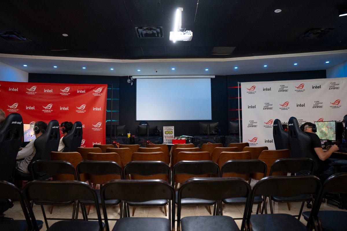 SoaRGaming's tweet image. The calm before the storm 🌩

We&apos;re ready for you, Toronto.

For Those Who Dare $15K Apex Legends Grand Finals starting soon... ⏰