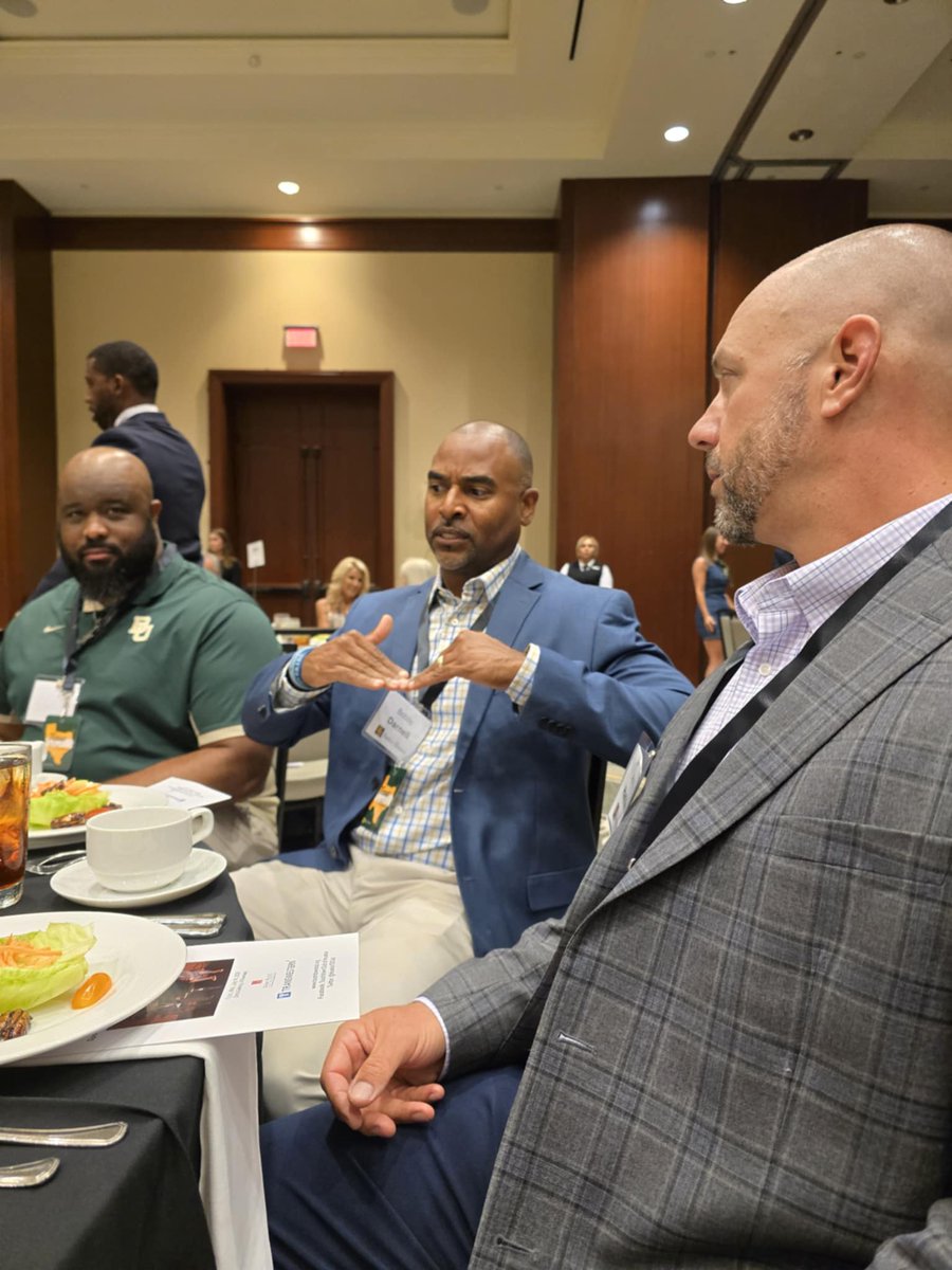 CoachJHaddock's tweet image. 3 @BUFootball Lettermen (two were teammates), 3 @TXHSFB head coaches. Great night listening to Coach Aranda, with a mentor and great friends. I appreciate these men, my brothers, tremendously!
#HeadCoachLife #SicEm