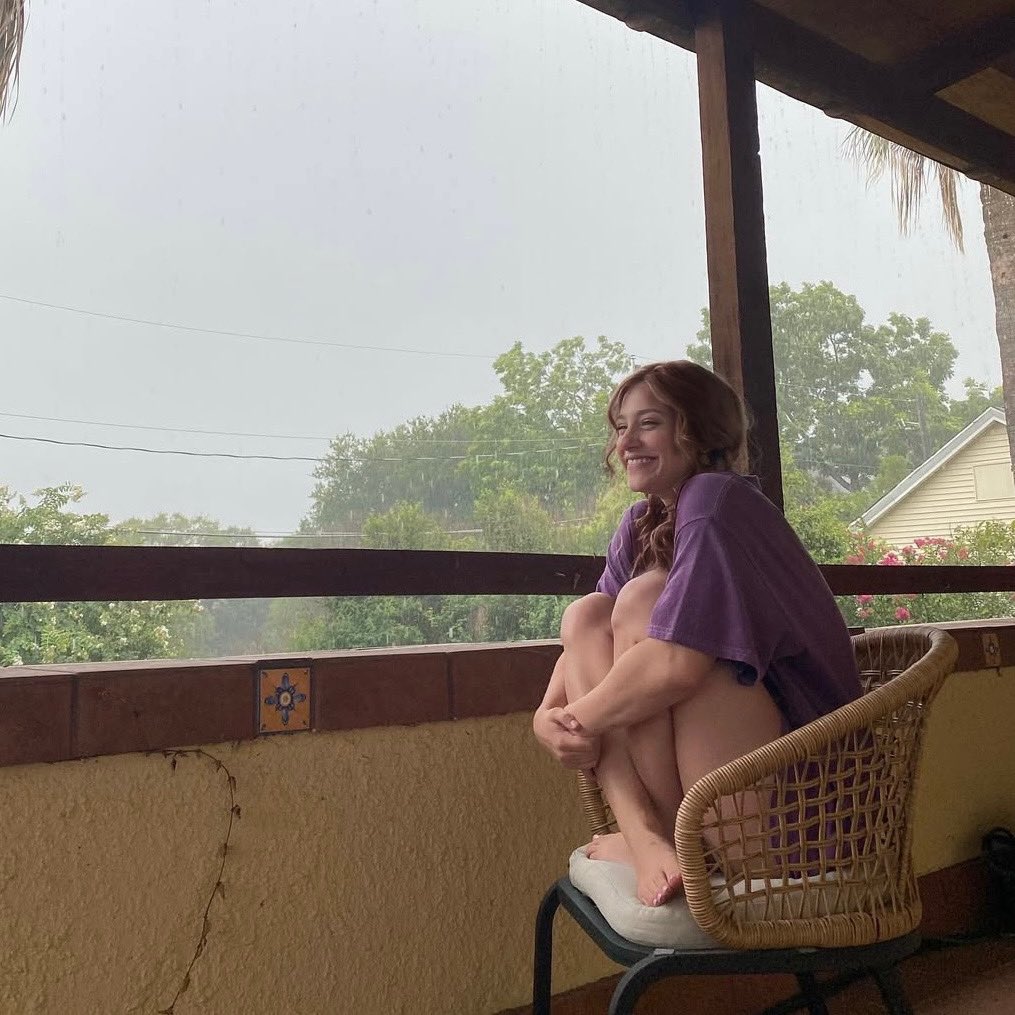 vickprick10's tweet photo. Lili Reinhart as Olive Smith in The Love Hypothesis Inspo (A Thread) https://t.co/Nq4cZHLNDx