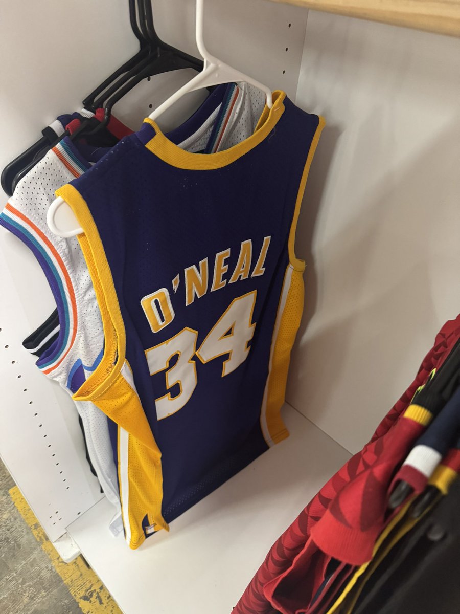 TheLCVixen's tweet image. On this edition of: “Things I find at the thrift shop”…
👀 That Freeman Jersey! Haha, anyone in the market… it’s Stitched!!! Lmao 🤣
According to @TheSamerAli it doesn’t get better than that 🥲😆
@LC_Leprechaun found your 3D printed face!