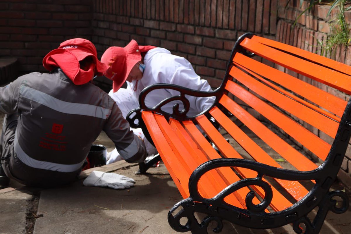 GobiernoBTA's tweet image. 🧵| Cerramos la jornada visitando el punto de #TransformAcción, este es una estrategia integral que busca impactar de manera positiva todas las localidades y sus UPZ, liderada por el @DadepBogota para devolverle vida a los espacios públicos de la localidad.