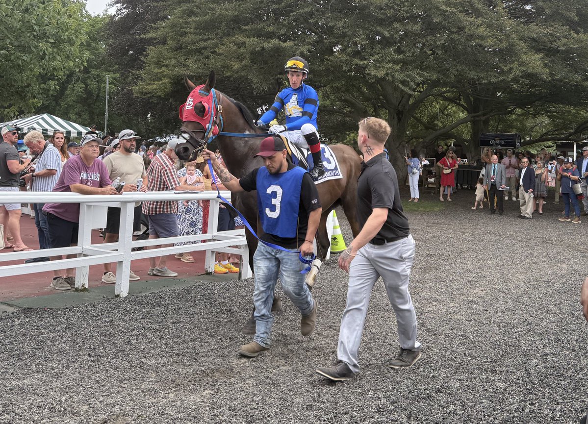 PA_PHBA's tweet image. Boom! #PABred Fierce and Strong rallies from off the pace to take the $100k Wolf Hill Stakes at 12-1. Congrats breeder/owner @Ultrachamps!