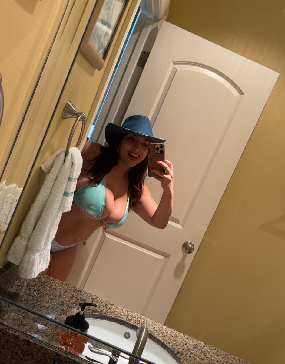 Peak-a-boo 🤠 Texas has entered the chat.