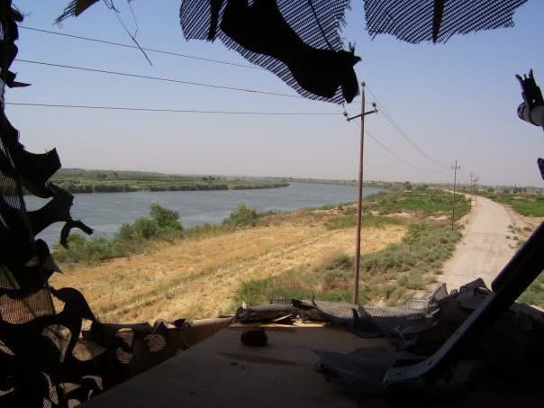 SfcRetired2014's tweet image. Two different views from two different guard towers on COP Carver, Salman Pak, Iraq. One is a view of the Tigris River from the tower the other is down the local road and you can the big Museum in the distance.