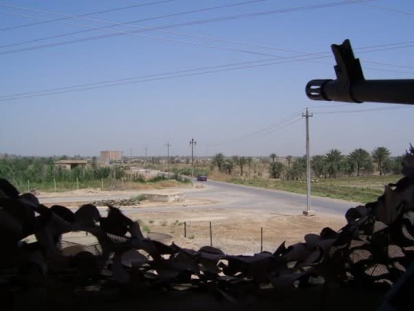 SfcRetired2014's tweet image. Two different views from two different guard towers on COP Carver, Salman Pak, Iraq. One is a view of the Tigris River from the tower the other is down the local road and you can the big Museum in the distance.