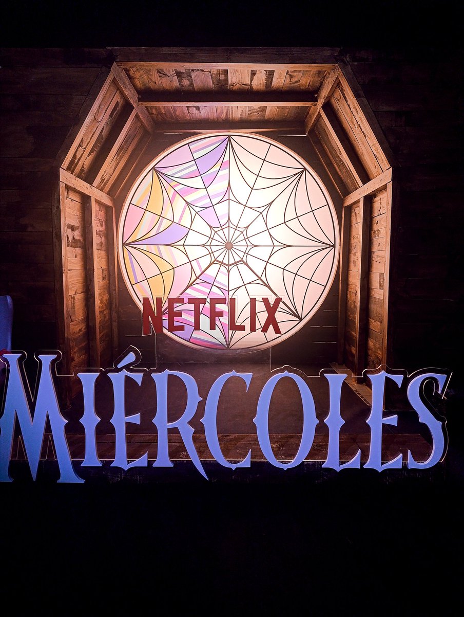 astutaka's tweet image. "Actúo como si no me importara si a la gente no le gusto. En el fondo, lo disfruto secretamente".
#MiércolesNetflix 🖤