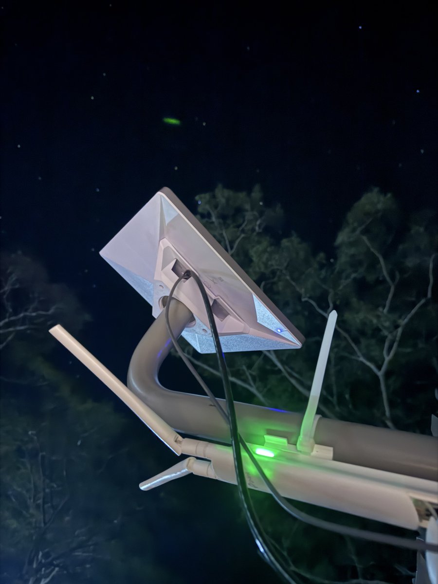 MaskingTanaka's tweet image. On the Farm. Under the Stars. 💫
Starlink Mini + 200m range with an outdoor extender, even the goats get WI-FI. 🐐