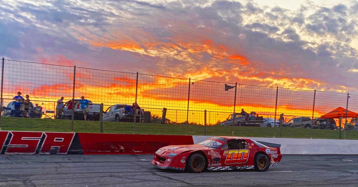 BooCarlisle's tweet image. Those 3 Year ago Facebook memories feature, will make a grown man get the sniffles.
I’ll get Bittersweet fixed eventually and I’ll be back to chasing Checkered Flags and Sunsets 🌅