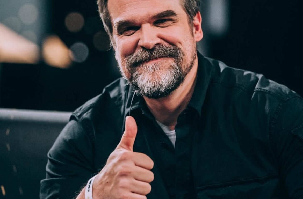 dkhmoustache's tweet image. It looks like this is the happiest moment of his life, and that makes me feel incredibly good 😭😭