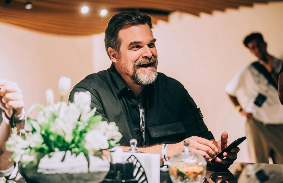 dkhmoustache's tweet image. It looks like this is the happiest moment of his life, and that makes me feel incredibly good 😭😭