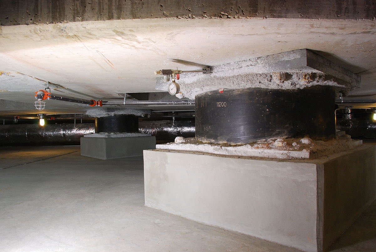 NohnVonJeumann's tweet image. On one of the topics I was discussing with @norvid_studies and @fleetingbits last night, preventing buildings from moving or swaying (Demonstration of resonance at different heights, tuned liquid damper, tuned mass damper, base isolation)