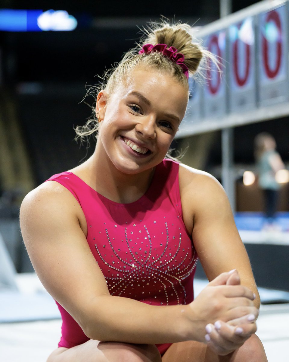 RazorbackGym's tweet image. Some peeks at podium training 📸
3.5 hours until showtime on Peacock!
(The one and only Kalyxta Gamiao with the photos!)