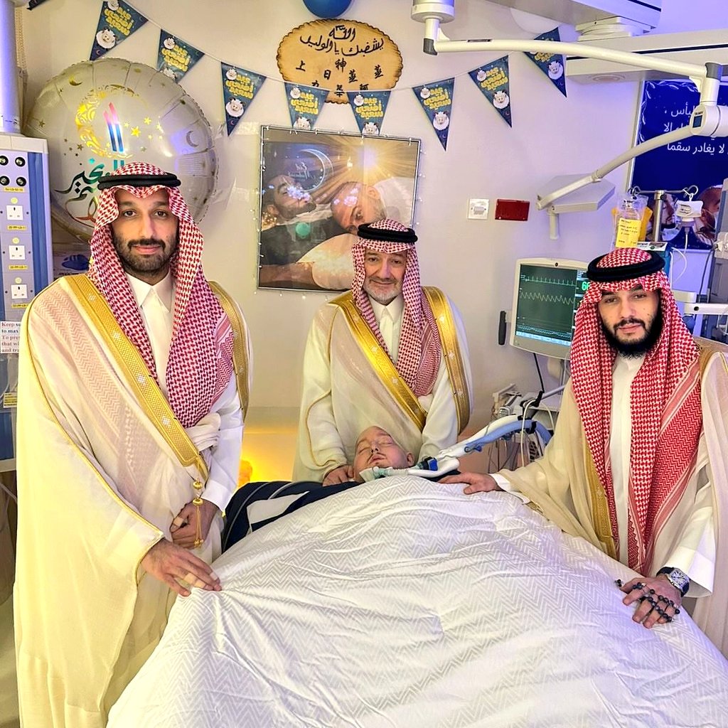 swdbnkld2's tweet photo. إنا لله وإنا إليه راجعون 

انتقل إلى رحمة الله تعالى  #الوليد_بن_خالد_بن_طلال بن عبدالعزيز

اللهم اجعل قبره روضة من رياض الجنة، وثبّته عند السؤال ونسأل الله أن يجعل ما أصابه رفعةً في درجاته، وتكفيرًا لسيئاته، وأن يتغمده بواسع رحمته، ويسكنه فسيح جناته https://t.co/ns7FsTCk5n