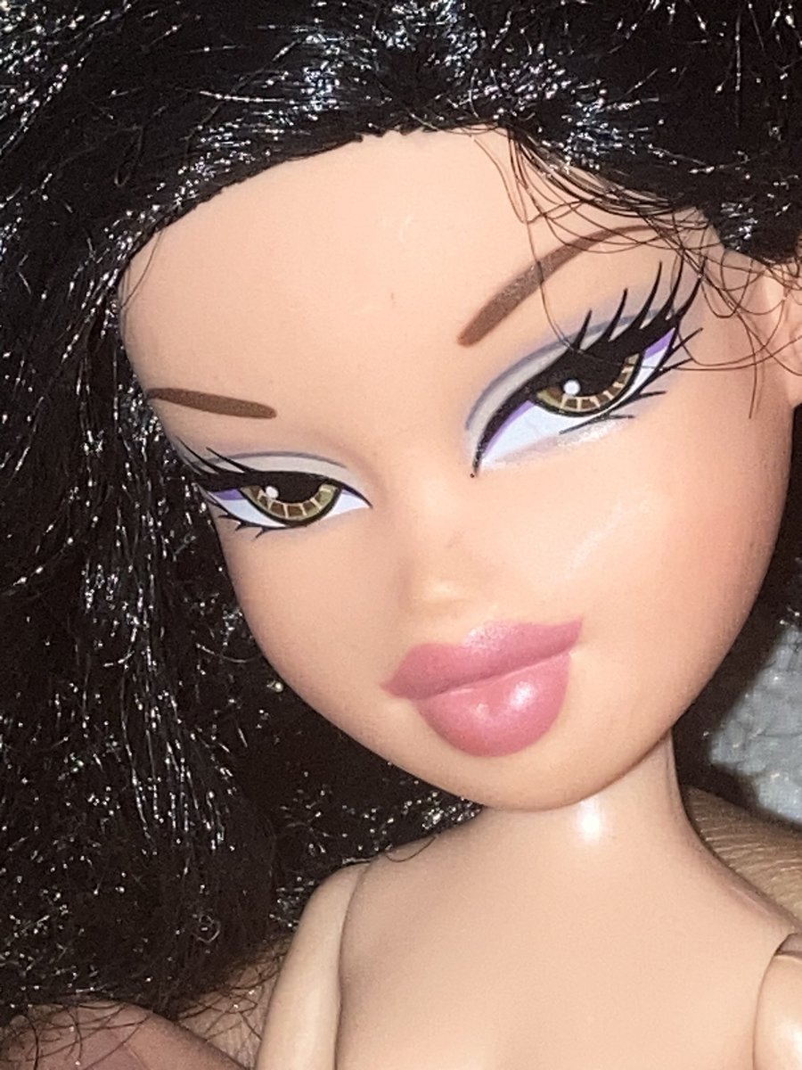 racheldollezal's tweet image. leah going to oomf but AHHHH i’ve had soccer katia like 3 tim’s before this and this is my first one with a really nice face HSHSSB